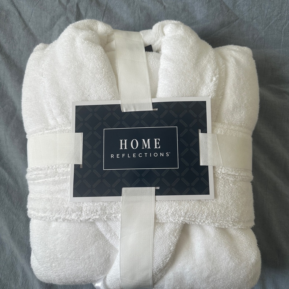 NWT, Brand New 100% Cotton White Bath Robe
